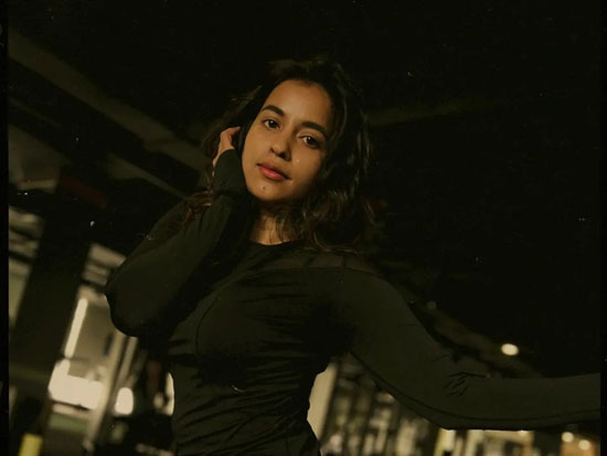 Stylish Poses Of Komalee Prasad